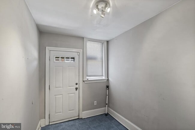 Building Photo - 250 S Highland Ave