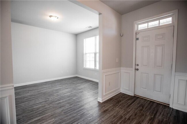 Building Photo - 5410 Mirror Lake Dr