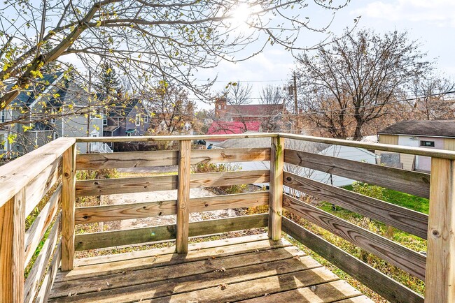 Building Photo - 5724 W 8th St