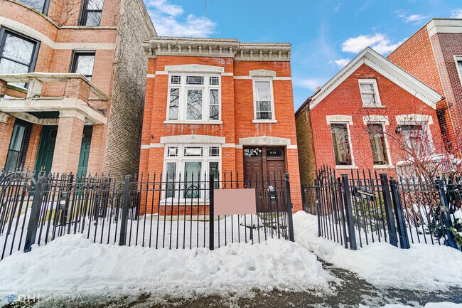 Building Photo - 1650 N Oakley Ave