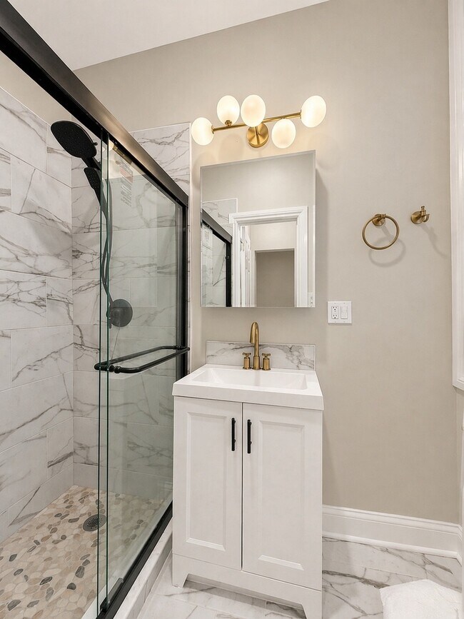 Building Photo - 1014 W George St