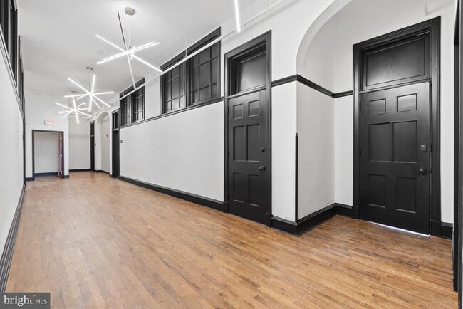 Building Photo - 240 Hermitage St