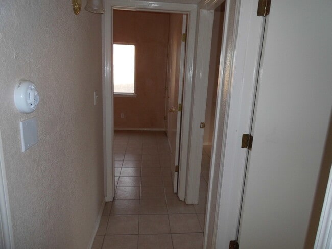 Building Photo - 2260 Tierra De Paz Way