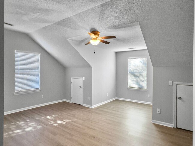 Building Photo - Gorgeous Home in Charleston