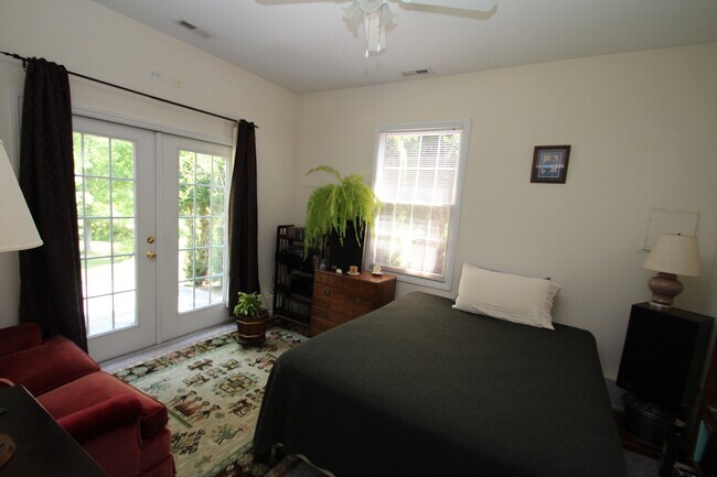 Building Photo - 231 Rivergate Dr