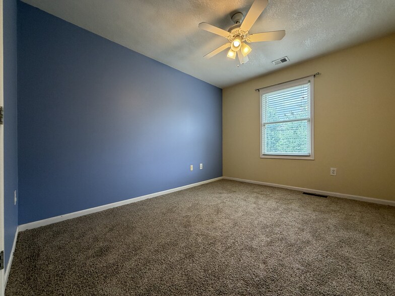Building Photo - 13885 W 153rd Ter