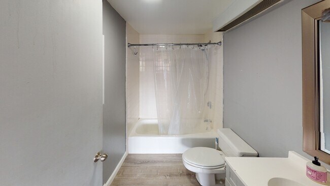 Building Photo - 85 Brainerd Rd