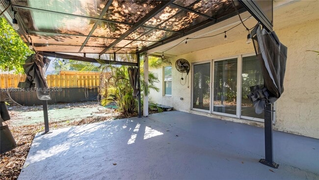 Building Photo - 10575 La Placida Dr