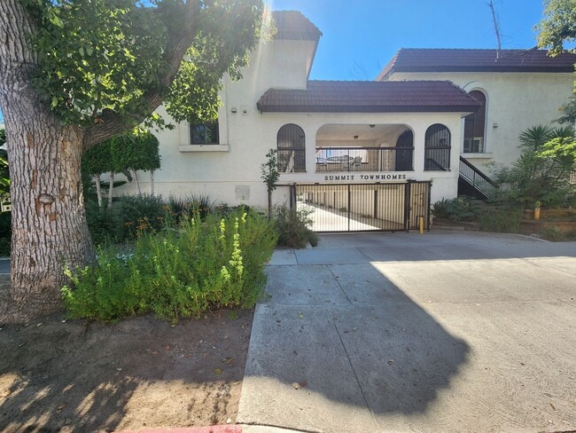 Building Photo - 1502 Rock Glen Ave