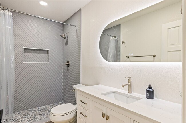 Building Photo - 4045 W Mardon Ave