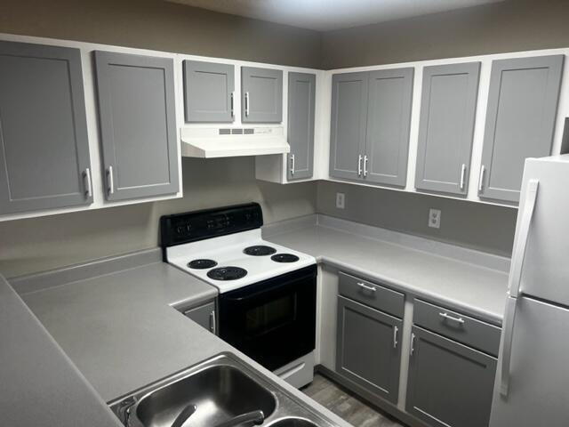 Building Photo - "Charming 2-Bedroom Townhouse with 2.5 Bat...