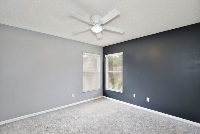 Building Photo - Stunning 3/2 Home with a Spacious 2 Car Garage in the sought-after Royal Manor Estates - Orlando!