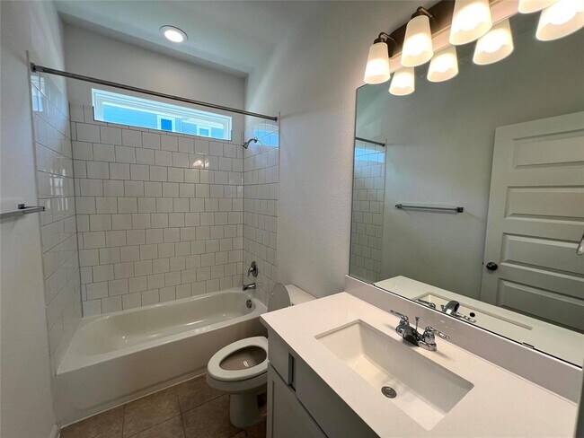 Building Photo - 302 Elm Br Trl