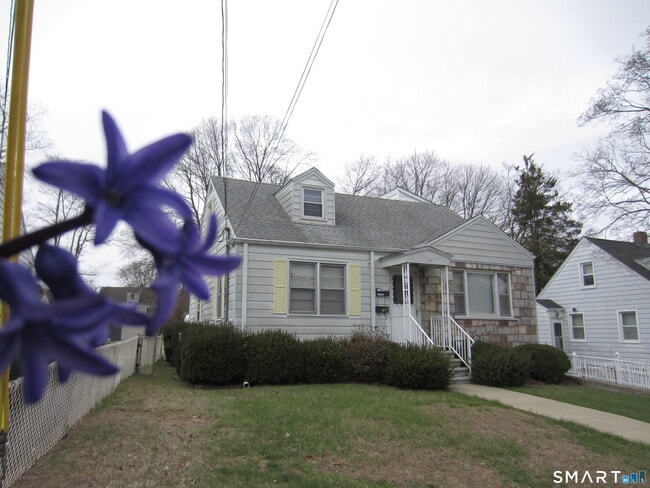 Building Photo - 16 Church St