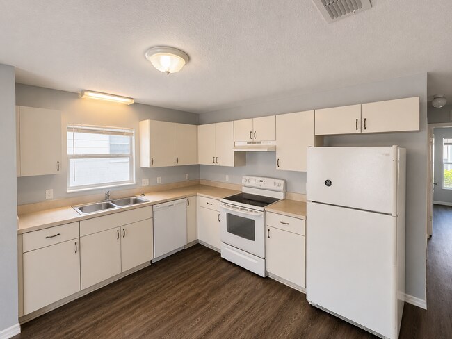 Building Photo - 38621 Rose Ln