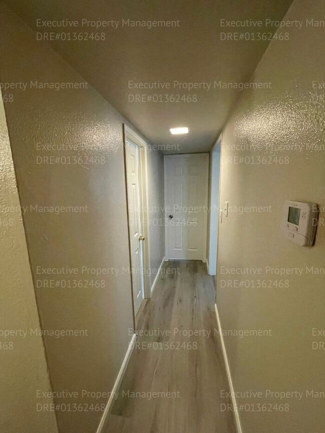 Building Photo - 3 bedroom/ 1 bathroom house located near Airport Dr/ Norris Rd