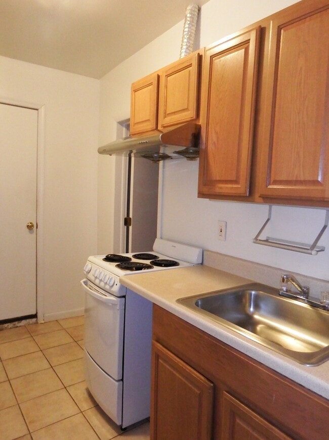 Building Photo - 417 E 31st St