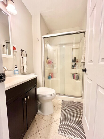 Building Photo - 719 Parker St