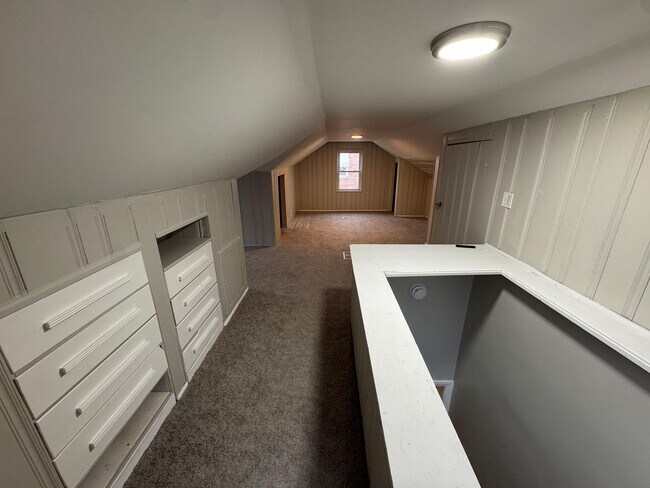 Building Photo - Renovated 3BR Home in Euclid (Move-In Ready)