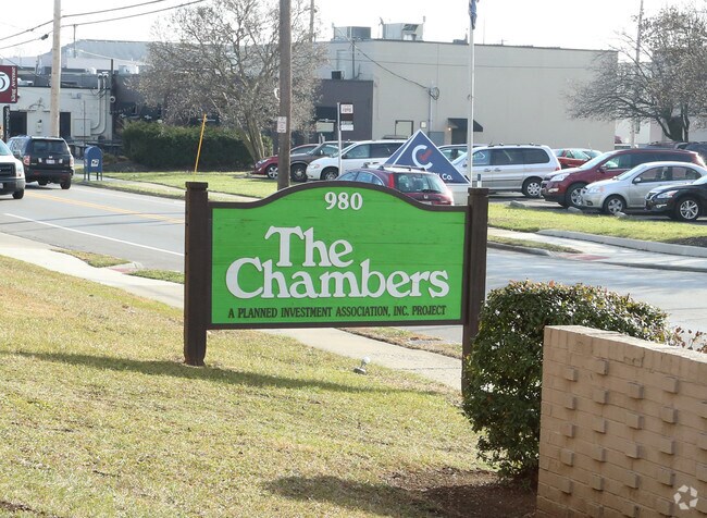 Building Photo - The Chambers