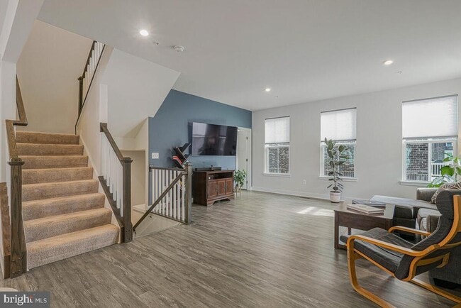 Building Photo - 3760 Charterhouse Alley