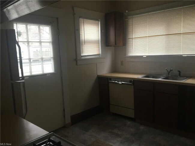 Building Photo - 55 Cotter Ave