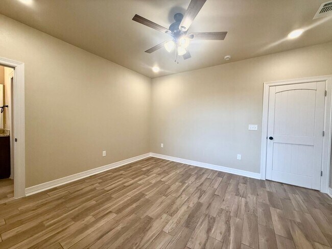 Building Photo - 1075 County Rd 678 E Natalia, TX 78059