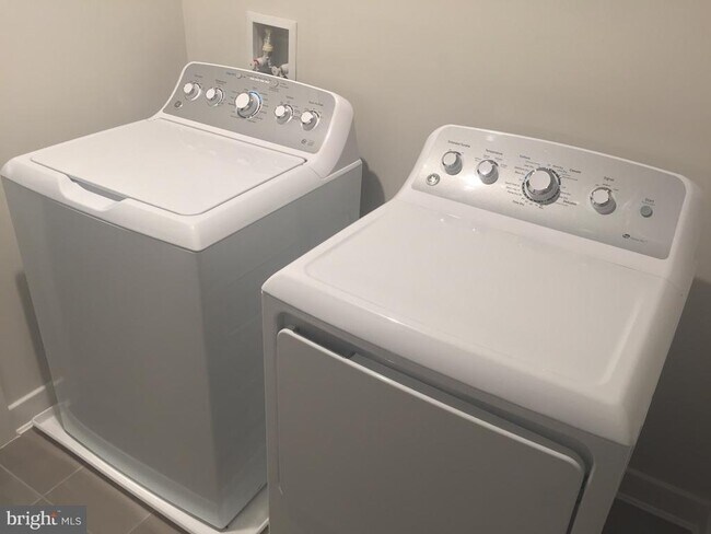 Building Photo - 735 Stonehouse Wy