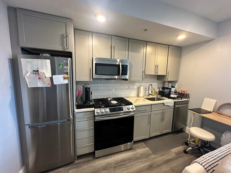 Building Photo - 55 W 5th St