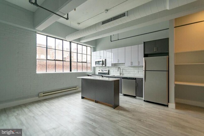 Building Photo - 412 S 13th St