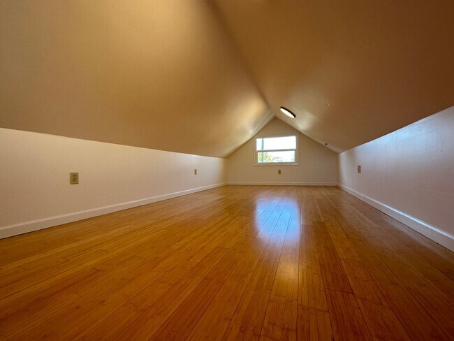 Building Photo - 855 52nd St