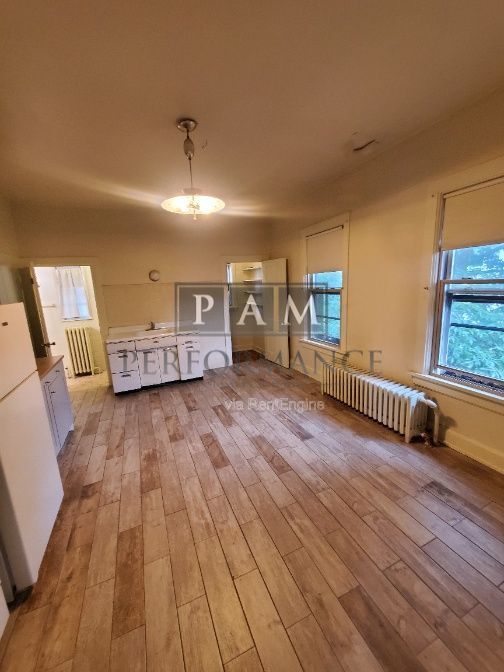 Building Photo - 919 E Brady St