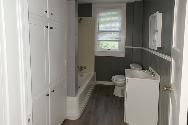 Building Photo - 952 Curry Pl