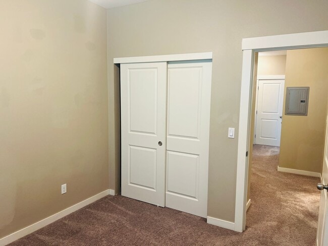Building Photo - Charming, Air-Conditioned, 3-Bed, 2.5-Bath...