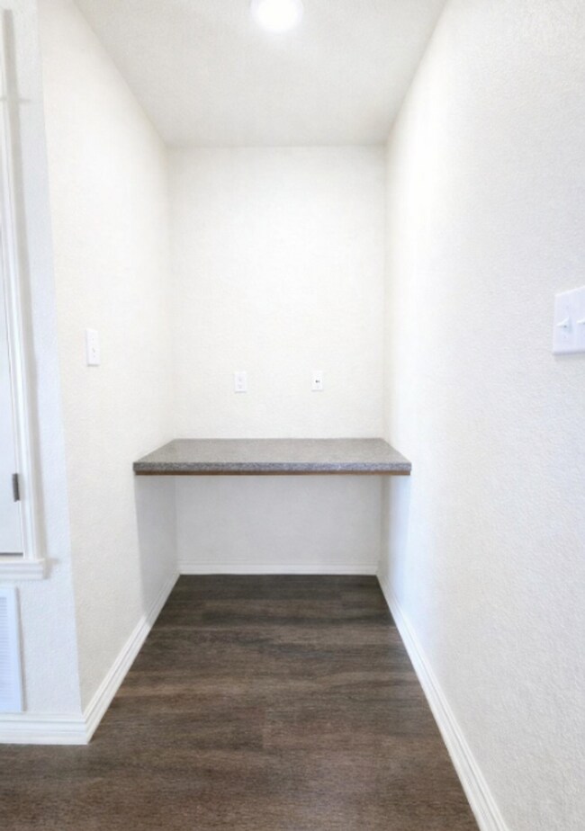 Building Photo - 3113 Ochiltree Dr