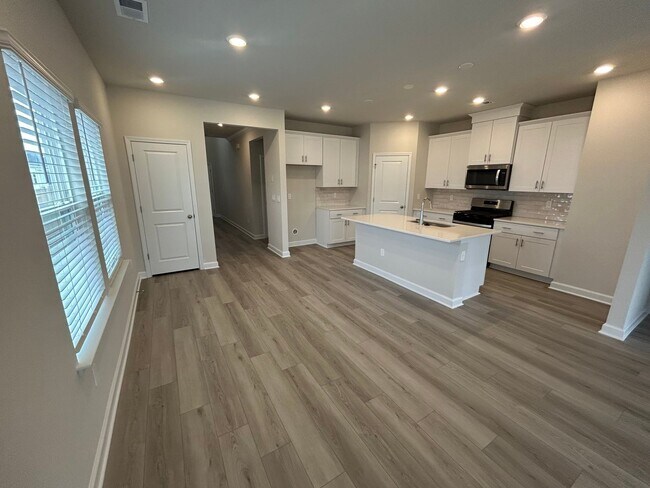 Building Photo - 6009 Port Royal St