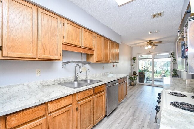 Building Photo - 11902 S Fairhollow Ln