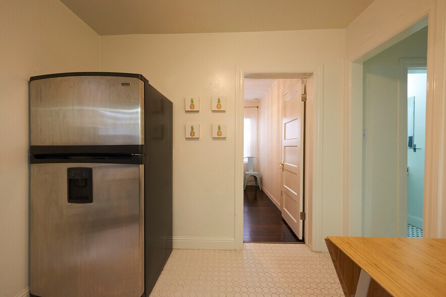 Building Photo - 1724 Lincoln Ave