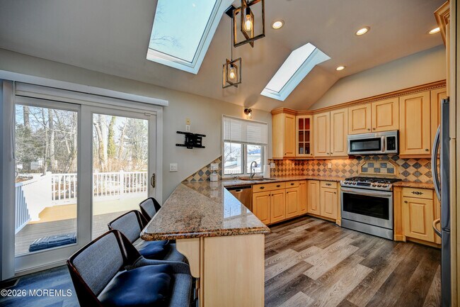 Building Photo - 17 Thomas Rd