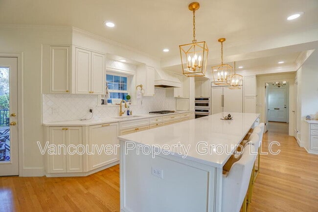 Building Photo - 309 W 37th St