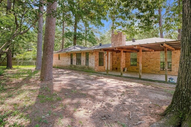 Building Photo - 108 Deerwood Ln