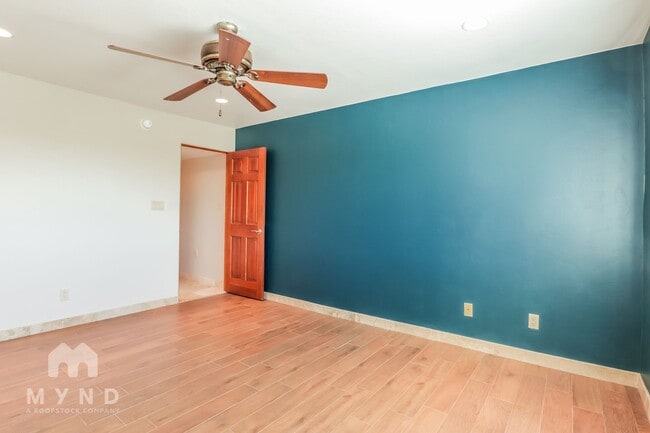 Building Photo - 5727 N PSO Ventoso