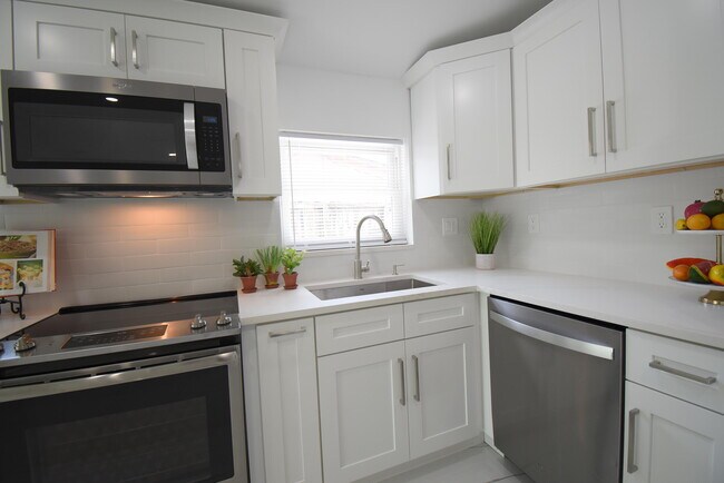 Building Photo - 3541 NW 37th Ave