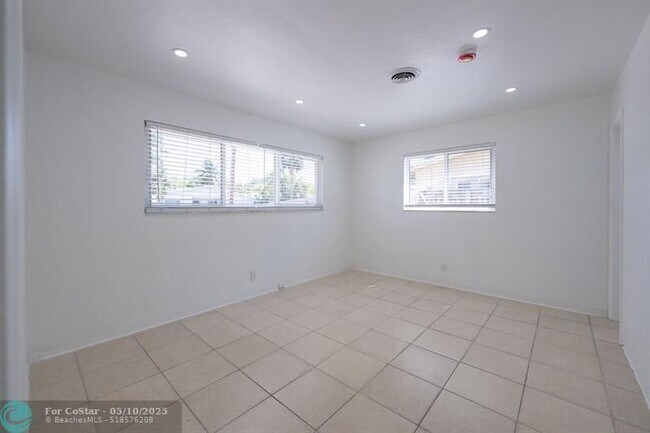 Building Photo - 928 Orange Isle
