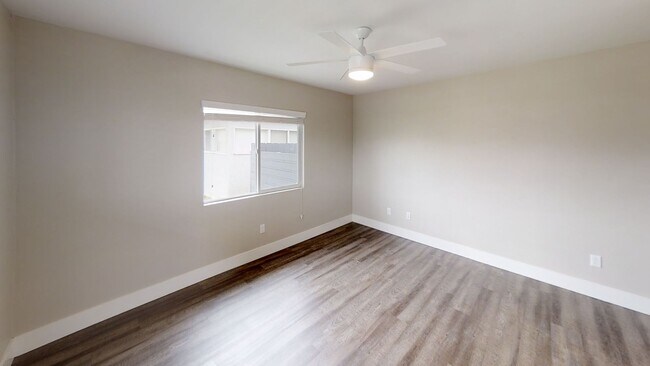 Building Photo - Usually rents to 6-12 people! Renovated, L...