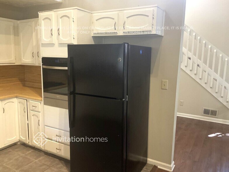 Building Photo - 4745 N View Rd NW