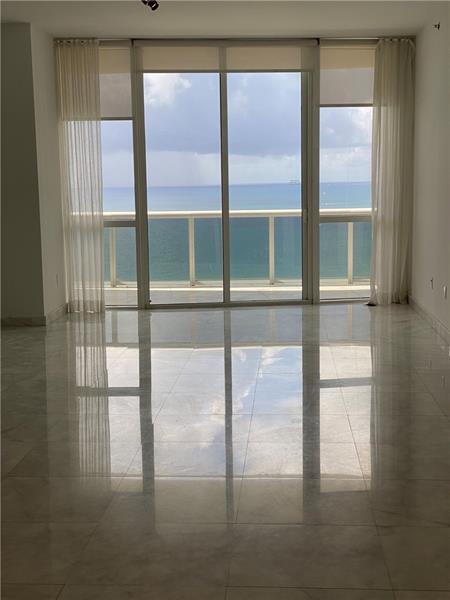Building Photo - 16001 Collins Ave