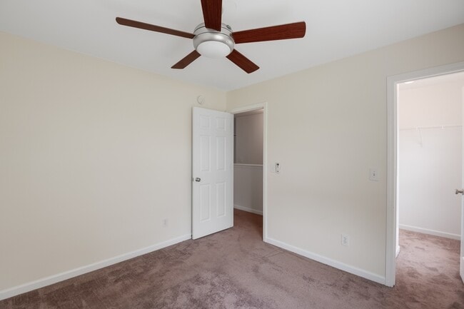 Building Photo - 212 Jasmine Pl Dr
