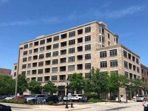 Building Photo - 10 S Dunton Ave