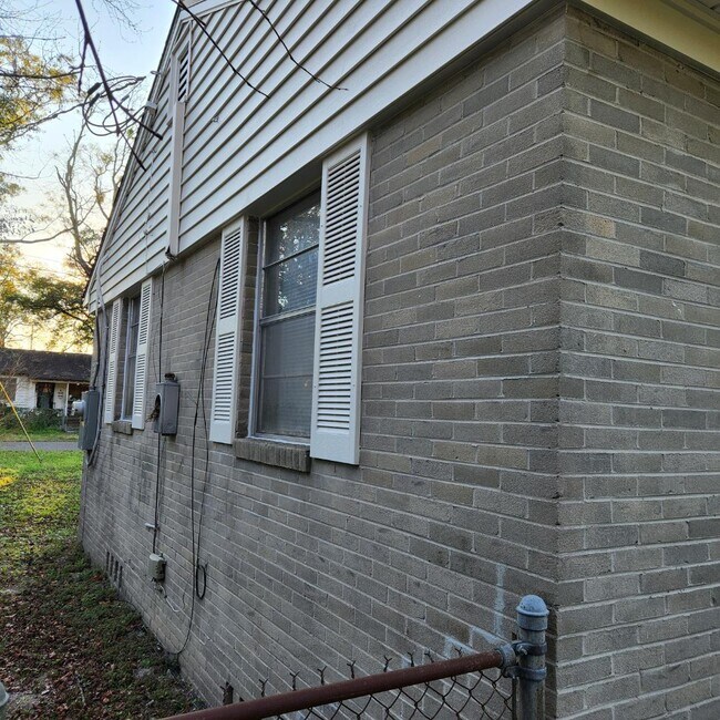 Building Photo - 7927 Reid Ave
